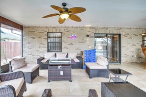 House (5 Bedrooms) | Interior