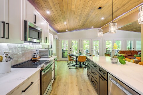 Decks & Yard Games: Lakefront in Gainesville!