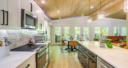 Decks & Yard Games: Lakefront in Gainesville!