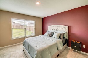 House (3 Bedrooms) | Interior - Patio & Fenced Yard: Peaceful Venus Retreat (Venus)