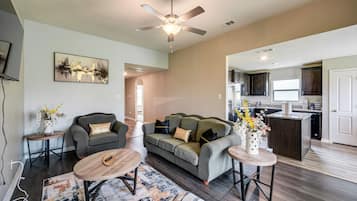 House (3 Bedrooms) | Front of property