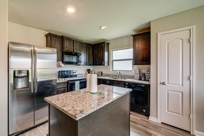 House (3 Bedrooms) | Interior - Patio & Fenced Yard: Peaceful Venus Retreat (Venus)