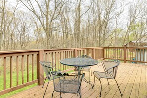 Interior - 8 Mi to IU: Cabin w/ Reading Nook, Fire Pit & Yard (Unionville)