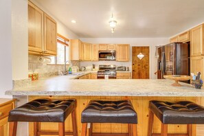 House (3 Bedrooms) | Interior