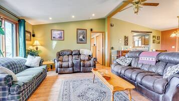 House (2 Bedrooms) | Interior
