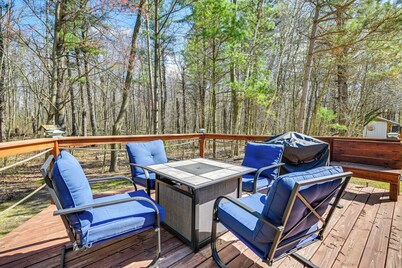 Furnished Deck w/ Forested Views: Manawa Home!