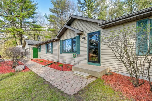 Furnished Deck w/ Forested Views: Manawa Home!
