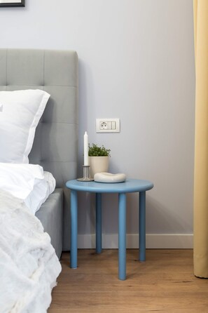 2 bedrooms - Gorgeous & Bright 2BR Condos - Steps From Old Town (Bucharest)