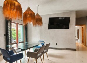 2 bedrooms, Internet - Best Spot on 5th Ave - 2BR With King Beds Style (Playa del Carmen)