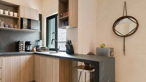 Room - Prime 5th Ave Stay - 4BR With King Beds City Views (Playa del Carmen)