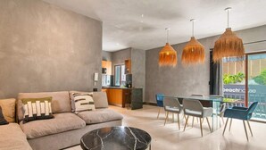 Room - Prime 5th Ave Stay - 4BR With King Beds City Views (Playa del Carmen)