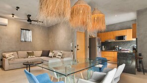 4 bedrooms, Internet - Prime 5th Ave Stay - 4BR With King Beds City Views (Playa del Carmen)