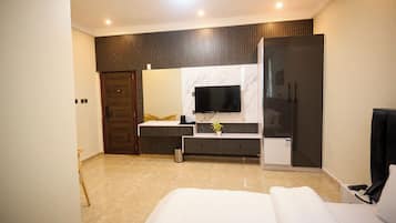 Deluxe Single Room | 2 bedrooms, laptop workspace, iron/ironing board, free WiFi