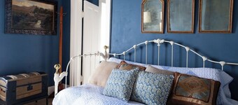 Annie Oakley - Historic Hotel