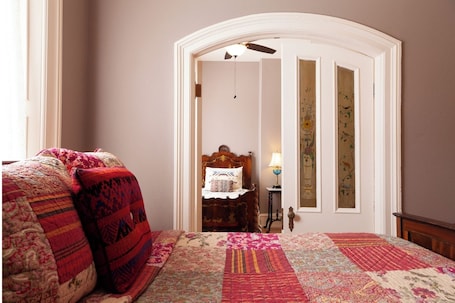 1 bedroom, free WiFi, bed sheets. Bat Masterson - Historic Hotel Room