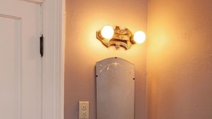 Towels - Bat Masterson - Historic Hotel Room (Cimarron)