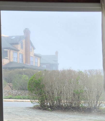 Cozy 1-bedroom condo in the heart of charming Narragansett with WiFi