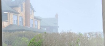 Cozy 1-bedroom condo in the heart of charming Narragansett with WiFi