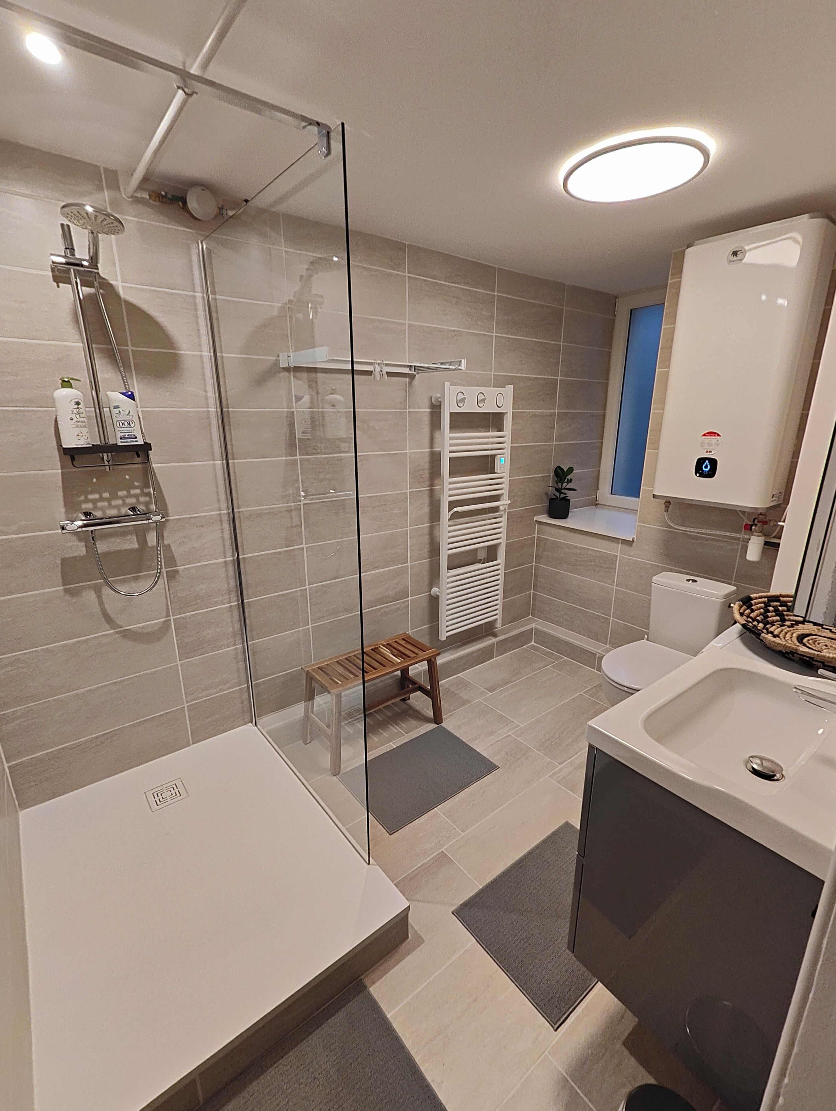 Dusche, Handtücher, Seife, Shampoo