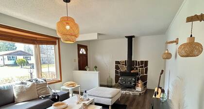 Vintage Cozy Retreat - close to the beach!