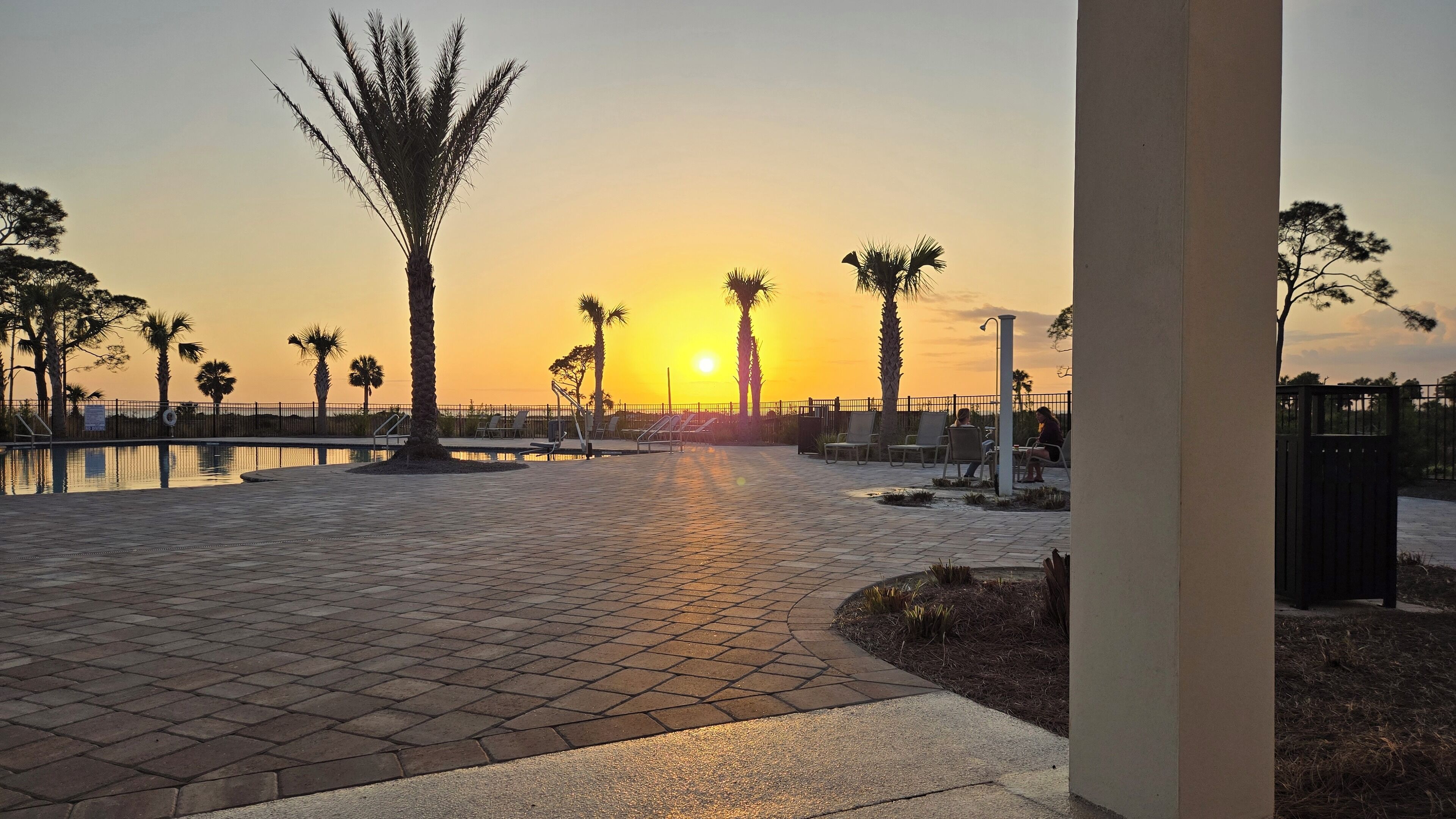 室外游泳池，恒温泳池