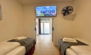 4 slaapkamers, een strijkplank/strijkijzer, wifi, beddengoed