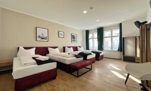 4 chambres, fer et planche à repasser, Wi-Fi, draps fournis