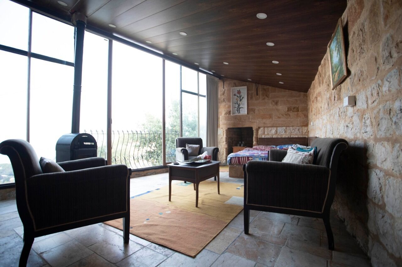 Doppelzimmer, eigenes Bad, Meerblick | Wohnbereich | 40-Zoll-Smart-TV mit Satellitenempfang, Computerbildschirme, Drucker