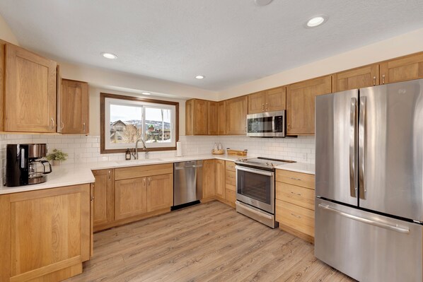Microwave, stovetop, dishwasher, coffee/tea maker
