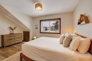 3 bedrooms, iron/ironing board, Internet, bed sheets