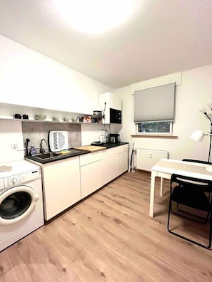 Fridge, microwave, stovetop, coffee/tea maker