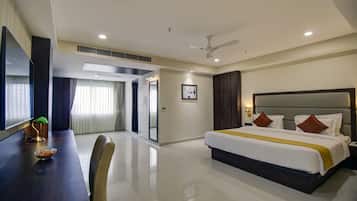 Suite | 1 kamar tidur, brankas, meja kerja, dan ruang kerja ramah laptop