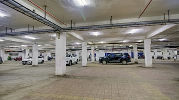 Parkir mandiri gratis dan parkir valet gratis