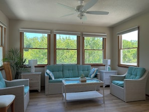 Smart TV - Spacious 3BR/3BA Beach House on Quiet Wooded Lot – Minutes from the Ocean (Kitty Hawk)