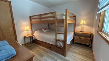 3 bedrooms, iron/ironing board, free WiFi, bed sheets