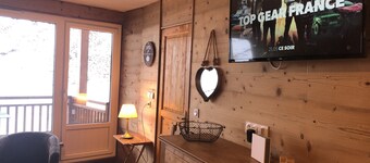 Apartment at the foot of the slopes, south-facing with superb views