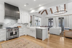 Fridge, microwave, oven, stovetop - Rosemary Bluegrass - 30 Secs to Beach, Luxury, Private Pool, Bikes (Rosemary Beach)