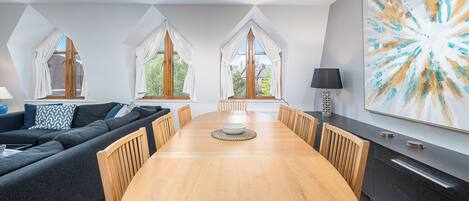 Appartement Familial, balcon, vue ville | Salle à manger