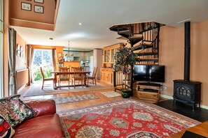 TV - Cherry Tree Cottage (Bovey Tracey)
