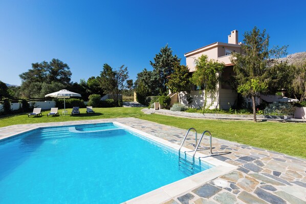 Traditional-Villa, Bergblick | Eigener Pool