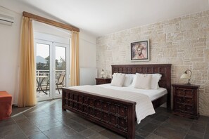 6 bedrooms, Egyptian cotton sheets, premium bedding, down comforters - Villa Aurora Crete (Agios Vasileios)