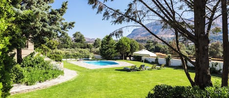 Traditional Villa, Mountain View | Garden view