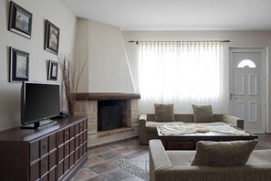 传统别墅, 山景 | 起居区 | 55-英寸智能电视（配备数码频道）、壁炉、Netflix
