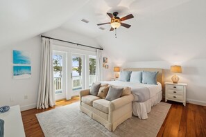 4 bedrooms, free WiFi, bed sheets - Holiday Availability! Waterfront Property on Eastern Lake! Bikes! Private Dock! (Santa Rosa Beach)