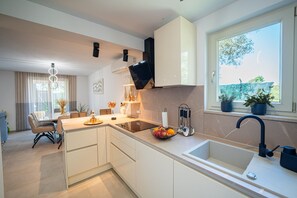 Fridge, microwave, oven, stovetop