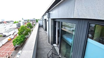 Deluxe-Doppelzimmer, Stadtblick | Schreibtisch, laptopgeeigneter Arbeitsplatz, kostenloses WLAN