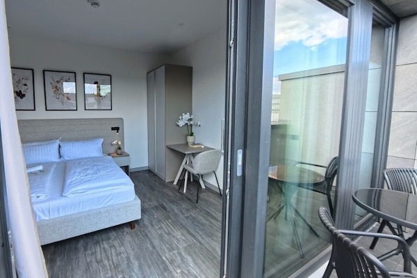 Habitación Deluxe doble, vistas a la ciudad | Escritorio, espacio para trabajar con un portátil, wifi gratis