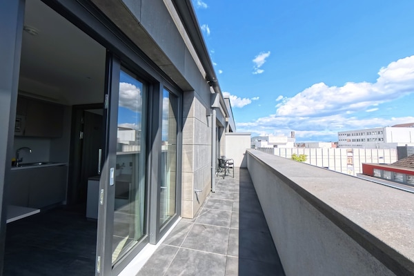 Kahden hengen deluxe-huone, kaupunkinäköala | Terassi/patio