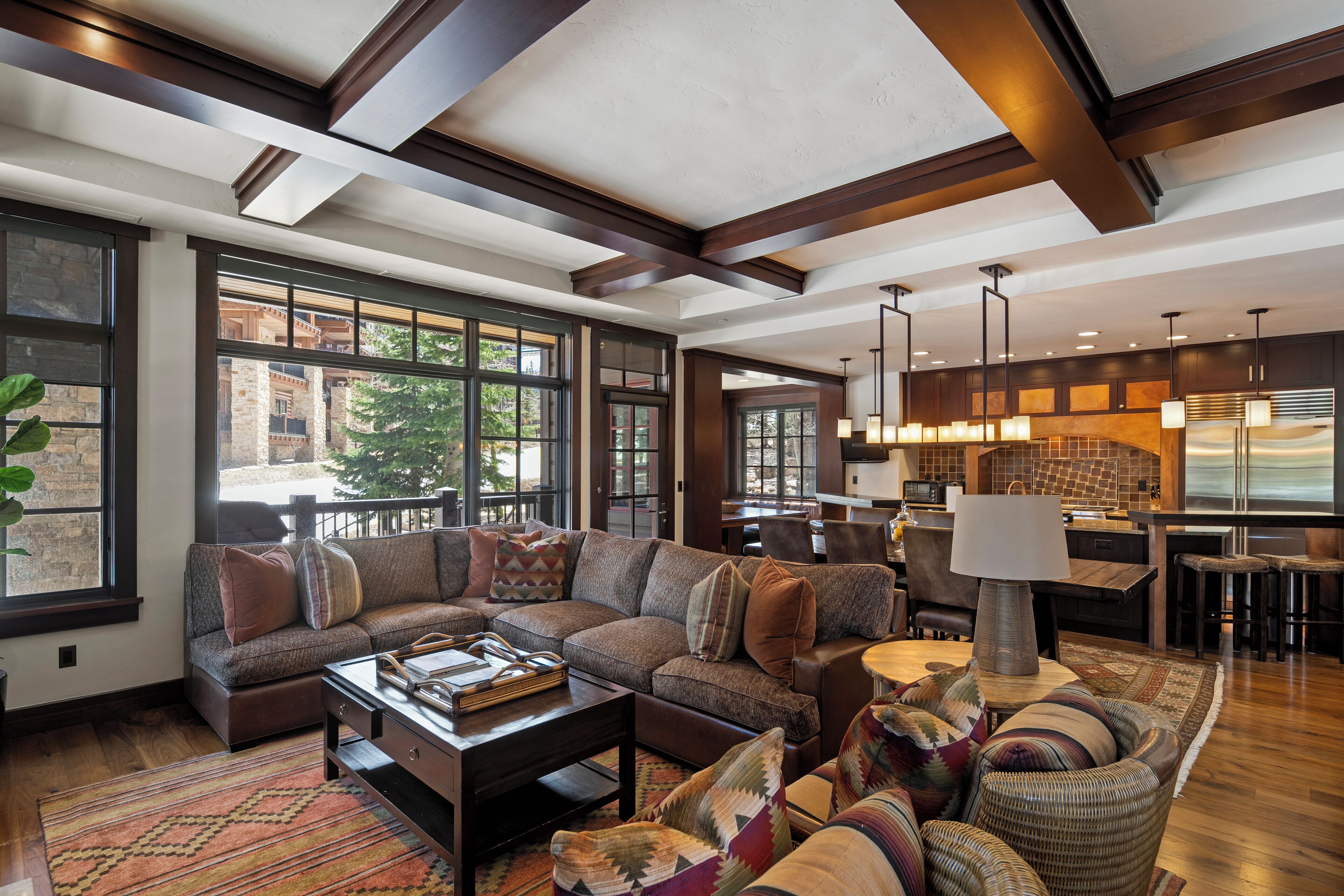 Smart-tv en een open haard