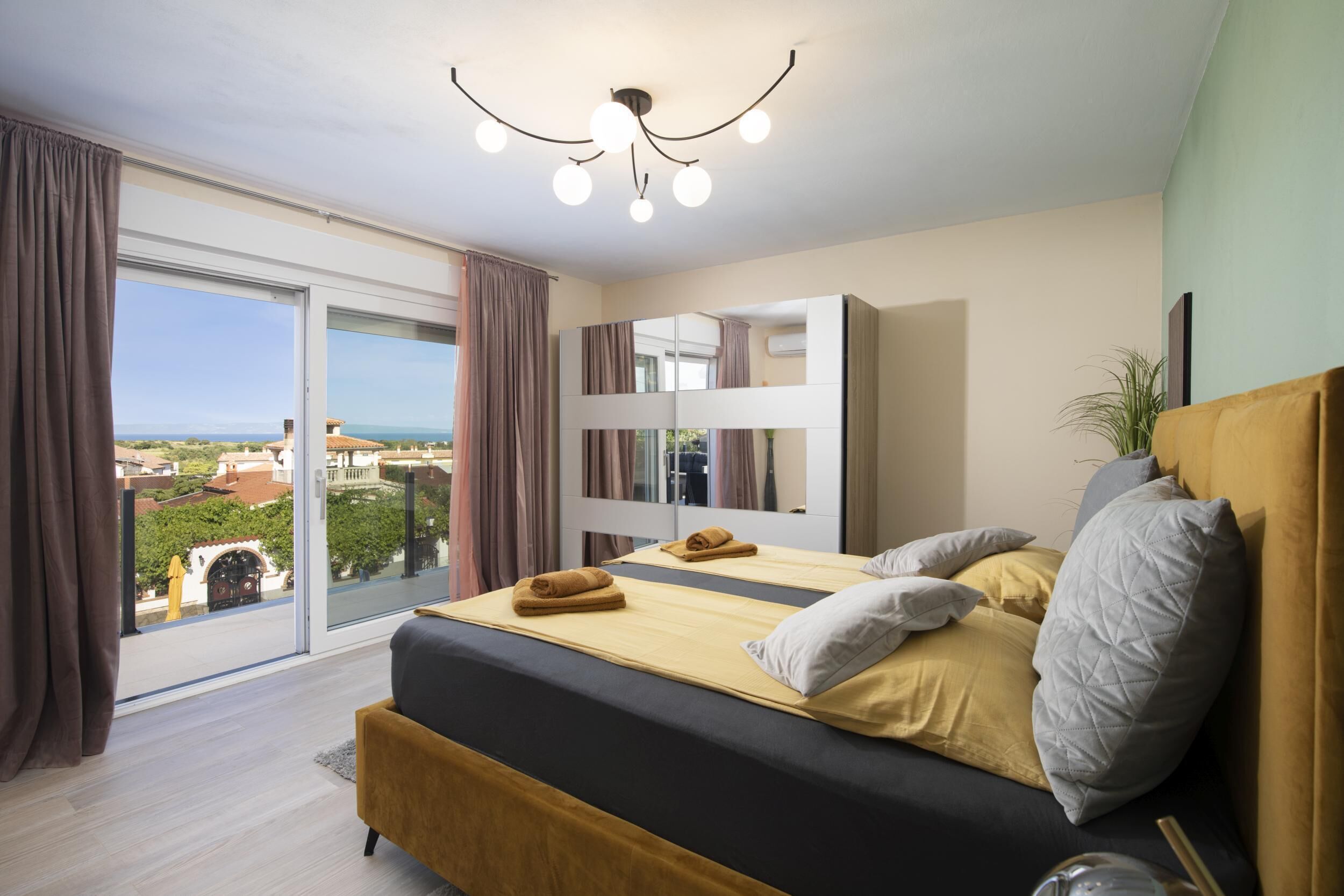 5 bedrooms, in-room safe, travel crib, free WiFi